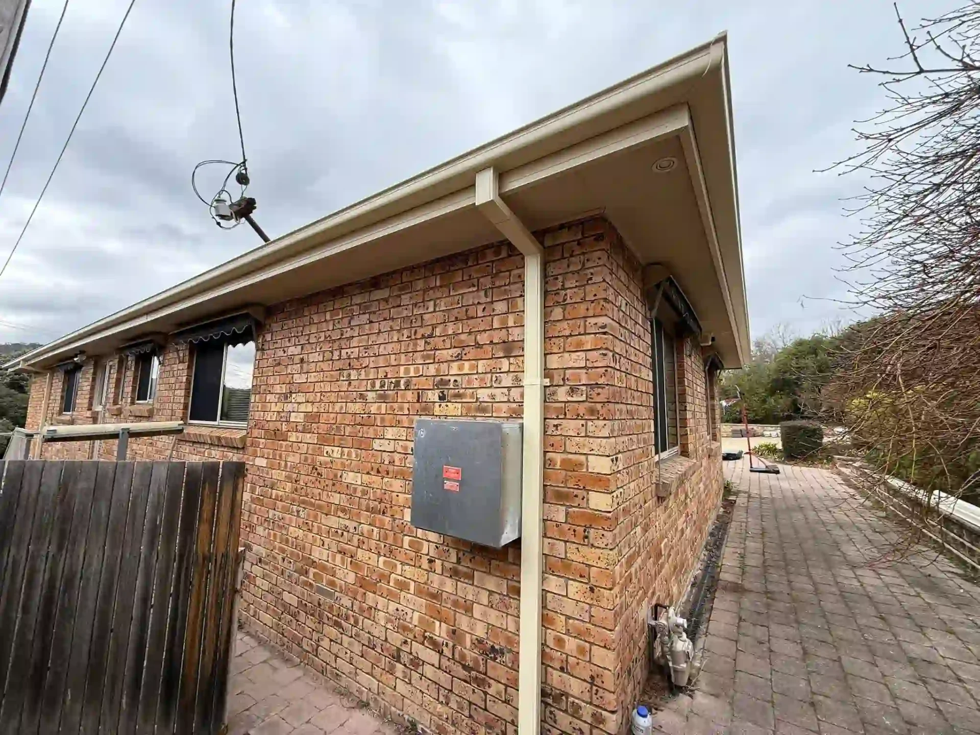 Side view of the Wanniassa home with new Colorbond fascia covers and downpipes